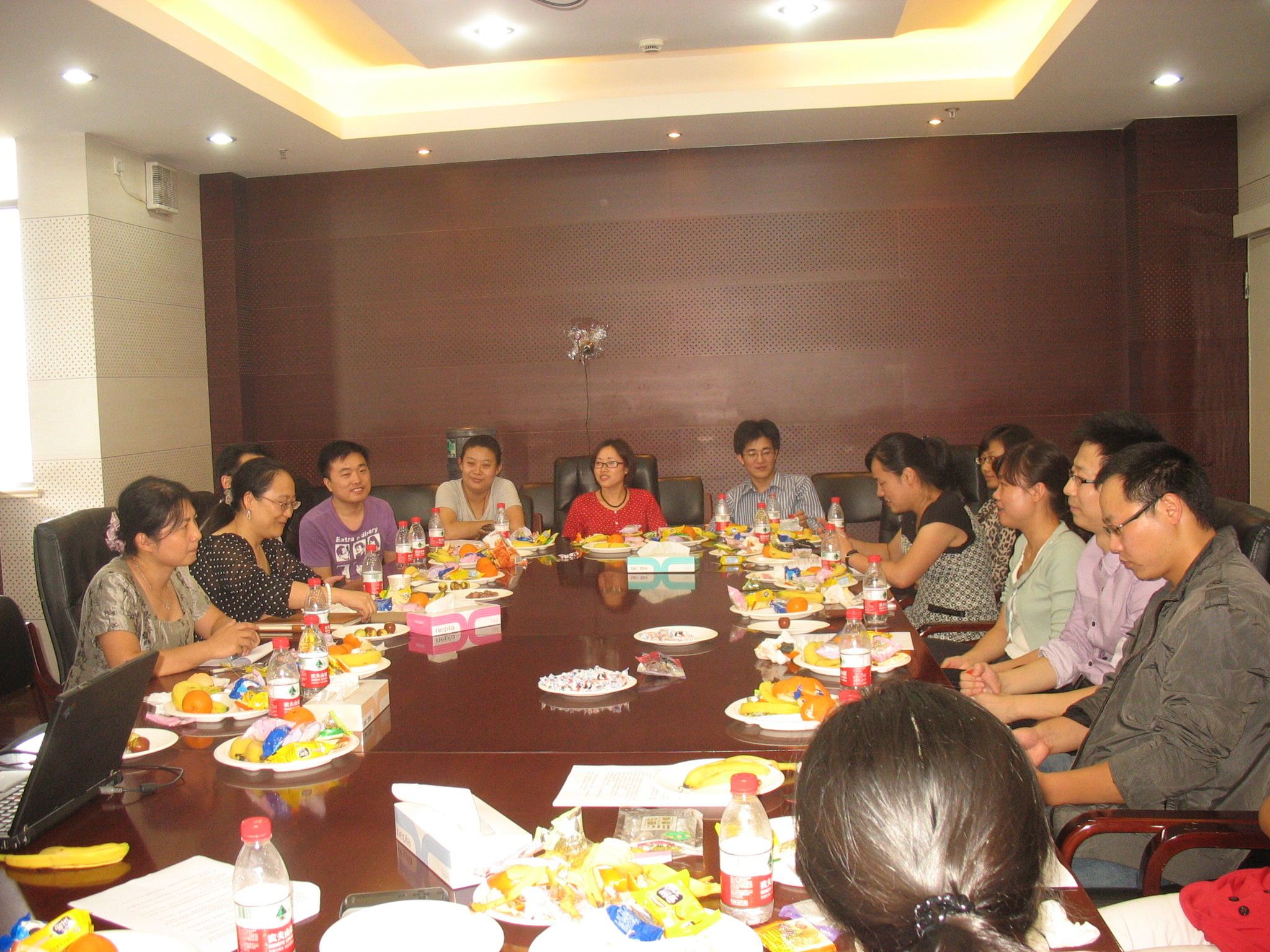 万象城awc888召开青年教师座谈会